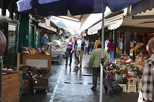 Vienna food tour at Naschmarkt